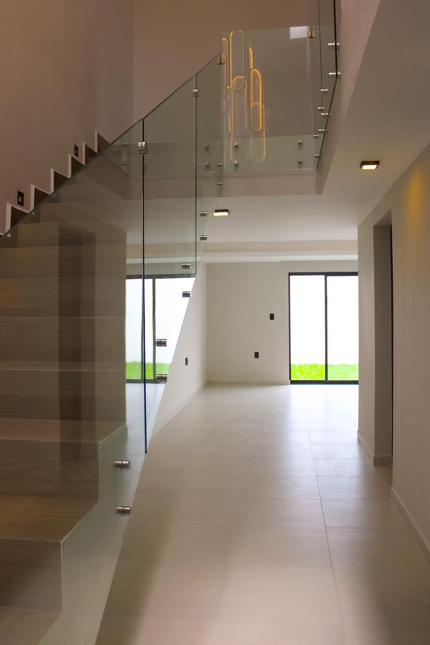 RESIDENCIA EN VENTA NUEVA CON 3 RECAMARAS Y BAÑO EN CADA HABITACION EN  LOMAS DEL DORADO