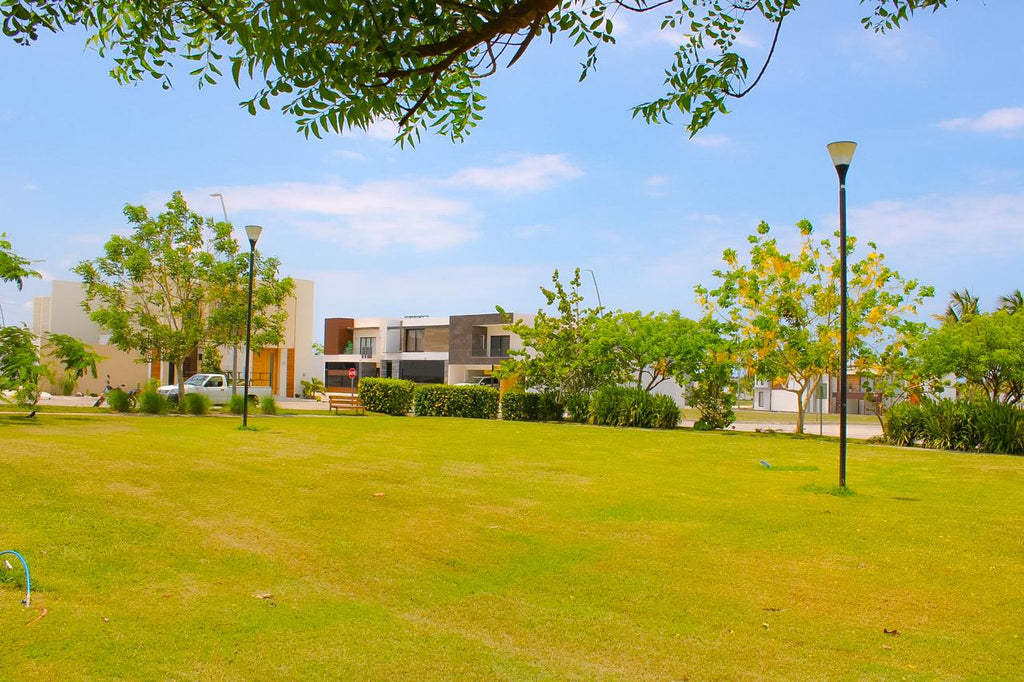 RESIDENCIA EN VENTA NUEVA CON 3 RECAMARAS Y BAÑO EN CADA HABITACION EN  LOMAS DEL DORADO