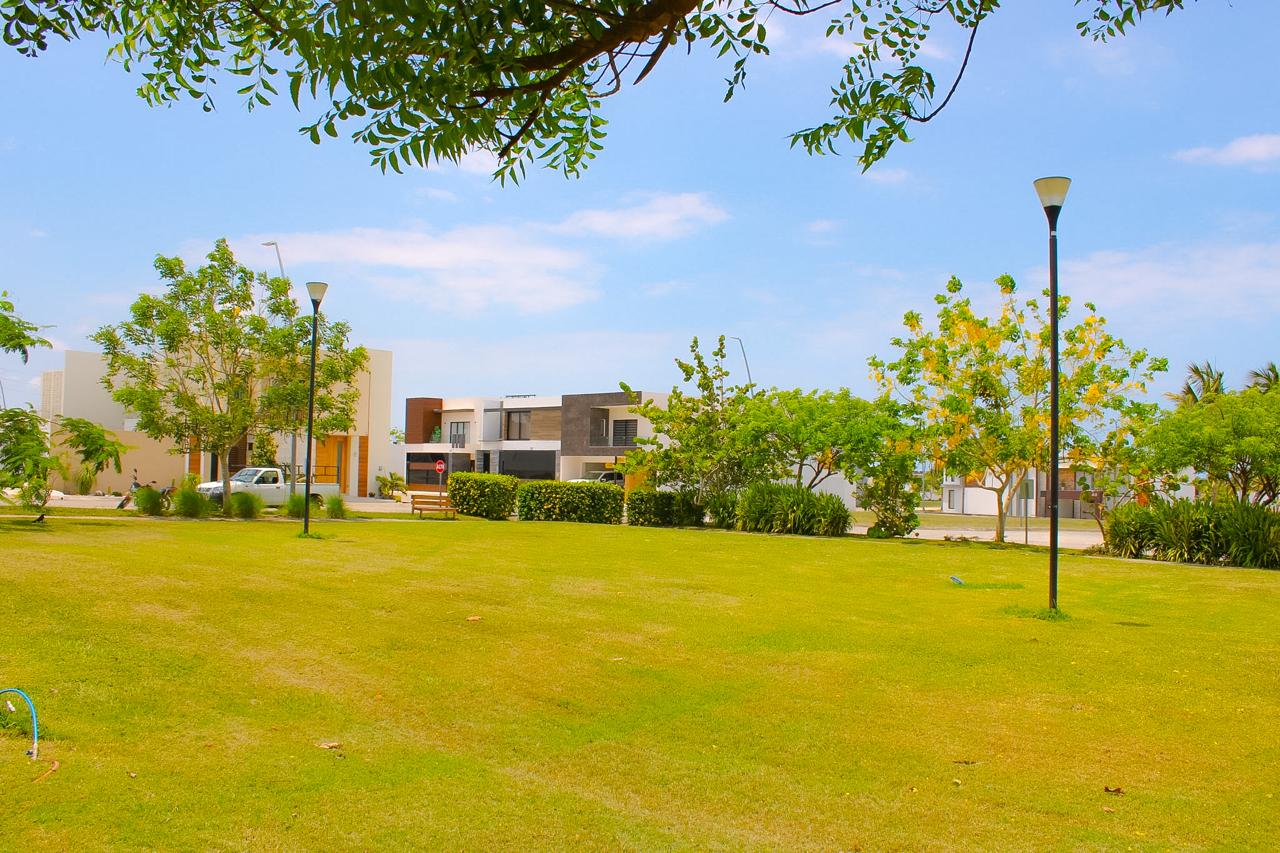 RESIDENCIA EN VENTA NUEVA CON 3 RECAMARAS Y BAÑO EN CADA HABITACION EN  LOMAS DEL DORADO
