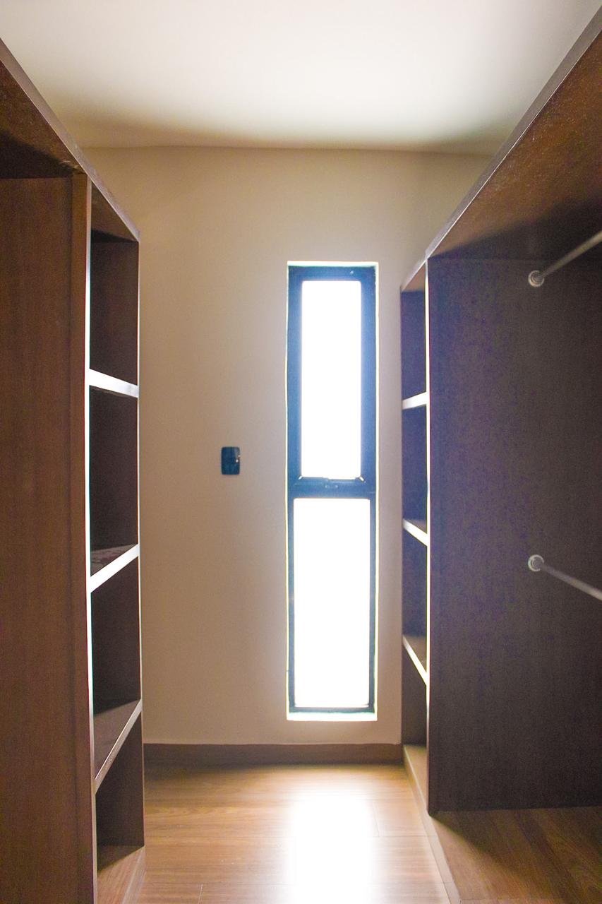 RESIDENCIA EN VENTA NUEVA CON 3 RECAMARAS Y BAÑO EN CADA HABITACION EN  LOMAS DEL DORADO